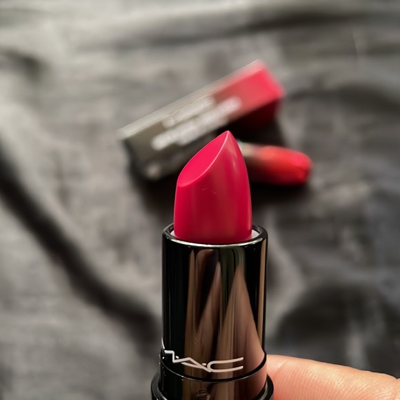 Love me lipstick - nine lives - Picture 2 of 7